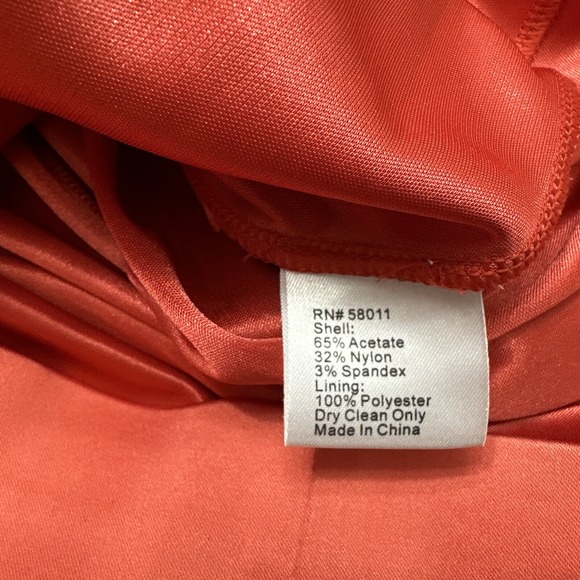 David Meister Women\'s Dress Coral Salmon V-Neck Cap Sleeve Seamed Sheath Size 6